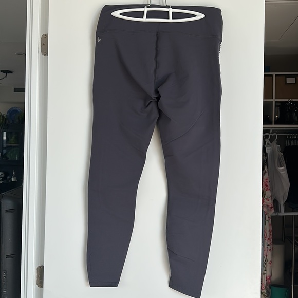 New Unworn with Tags - Fabletics Demi Lovato Roxanne High-Waisted 7/8 Capri - Picture 4 of 6